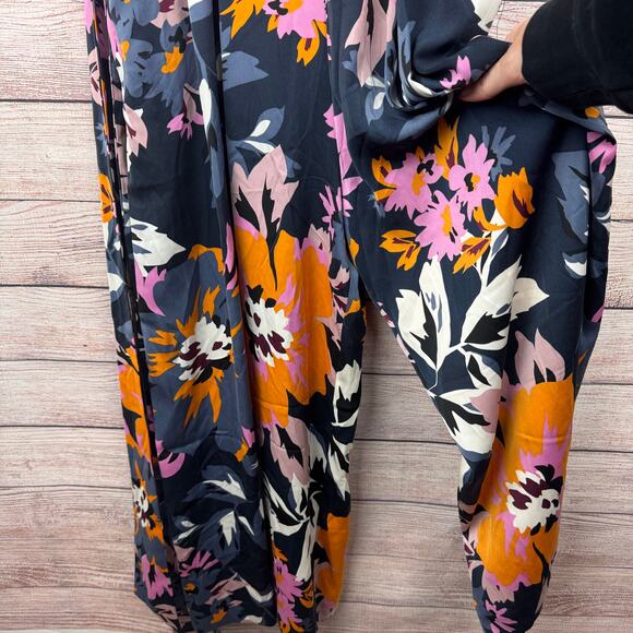 H&M Floral Cropped Jumpsuit W/ V-neck - Picture 4 of 7